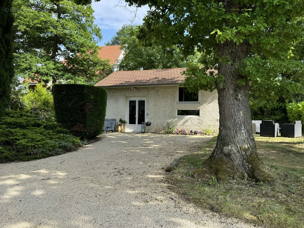 Maison à CHARBONNIERES-LES-BAINS