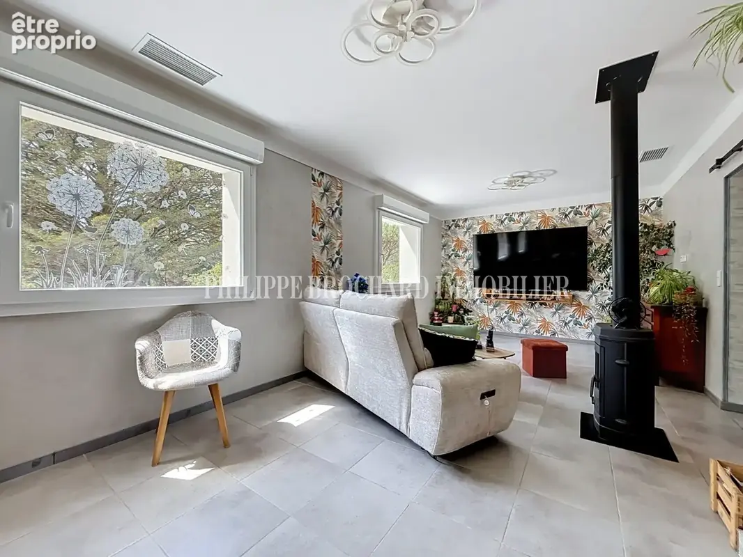 Maison 140 m² à Saint-Florent-Des-Bois  - photo 7