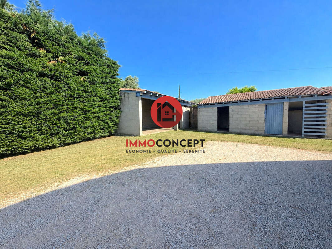 Maison 130 m² à Laudun-L'ardoise  - photo 2