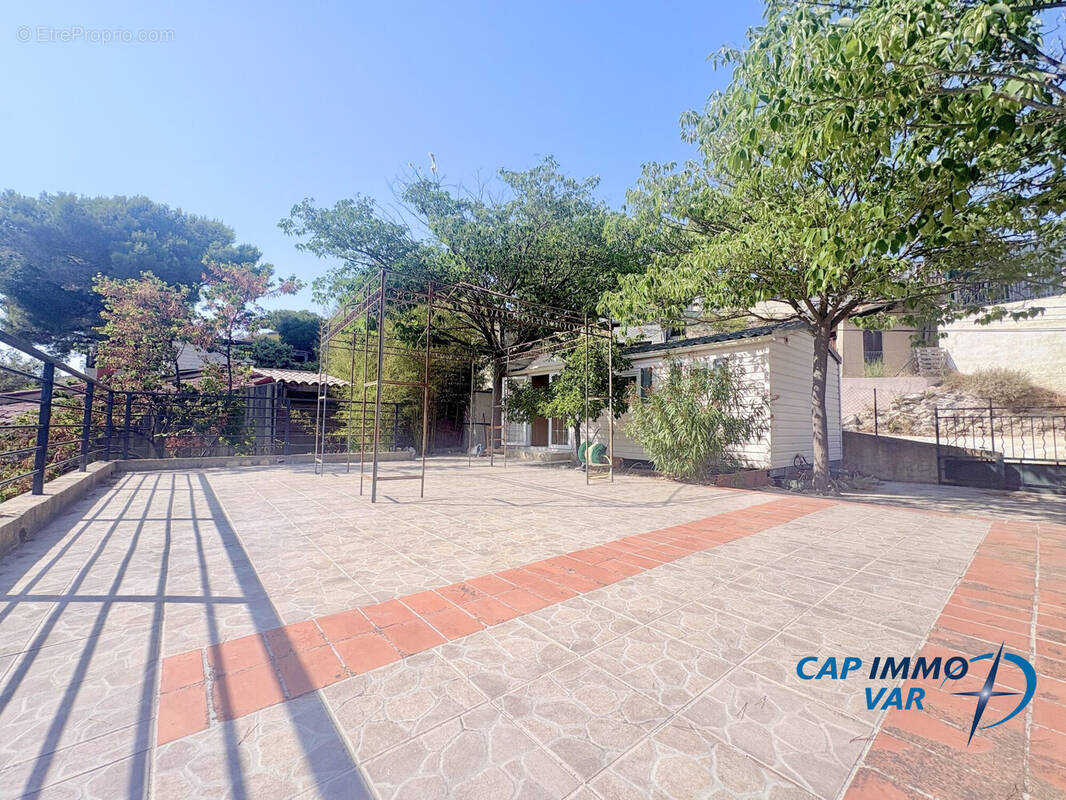 Maison à LE CASTELLET