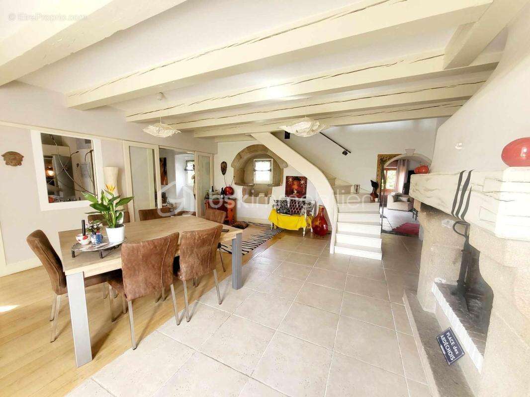 Maison de caractère de 243 m² à Privas - photo 8