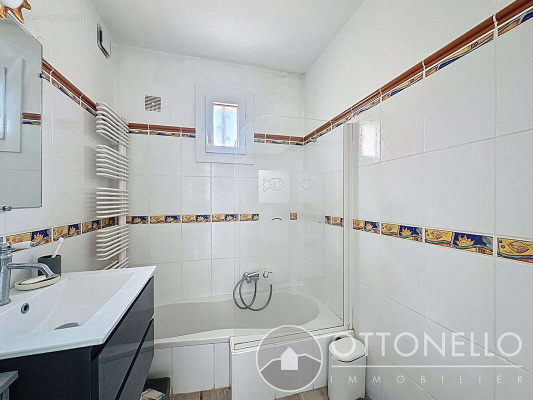 Maison à ROQUEBRUNE-SUR-ARGENS