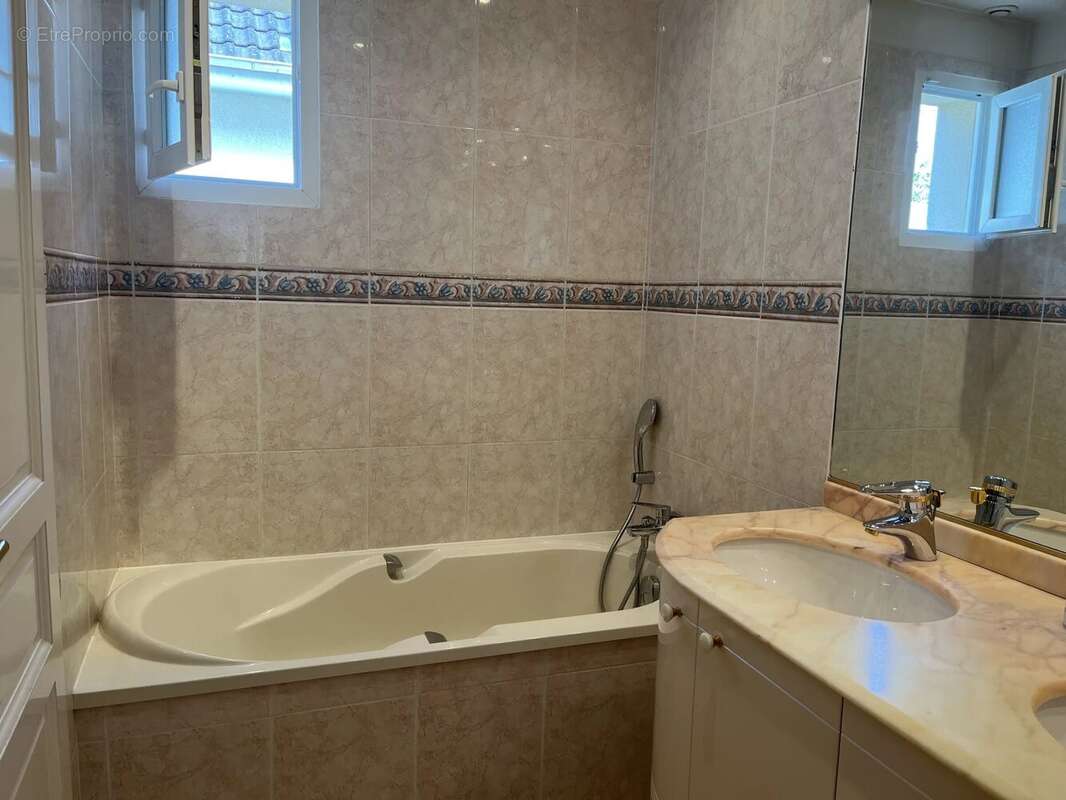 Maison à LES CLAYES-SOUS-BOIS