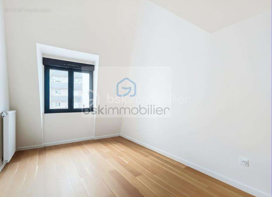 Appartement à CHARENTON-LE-PONT