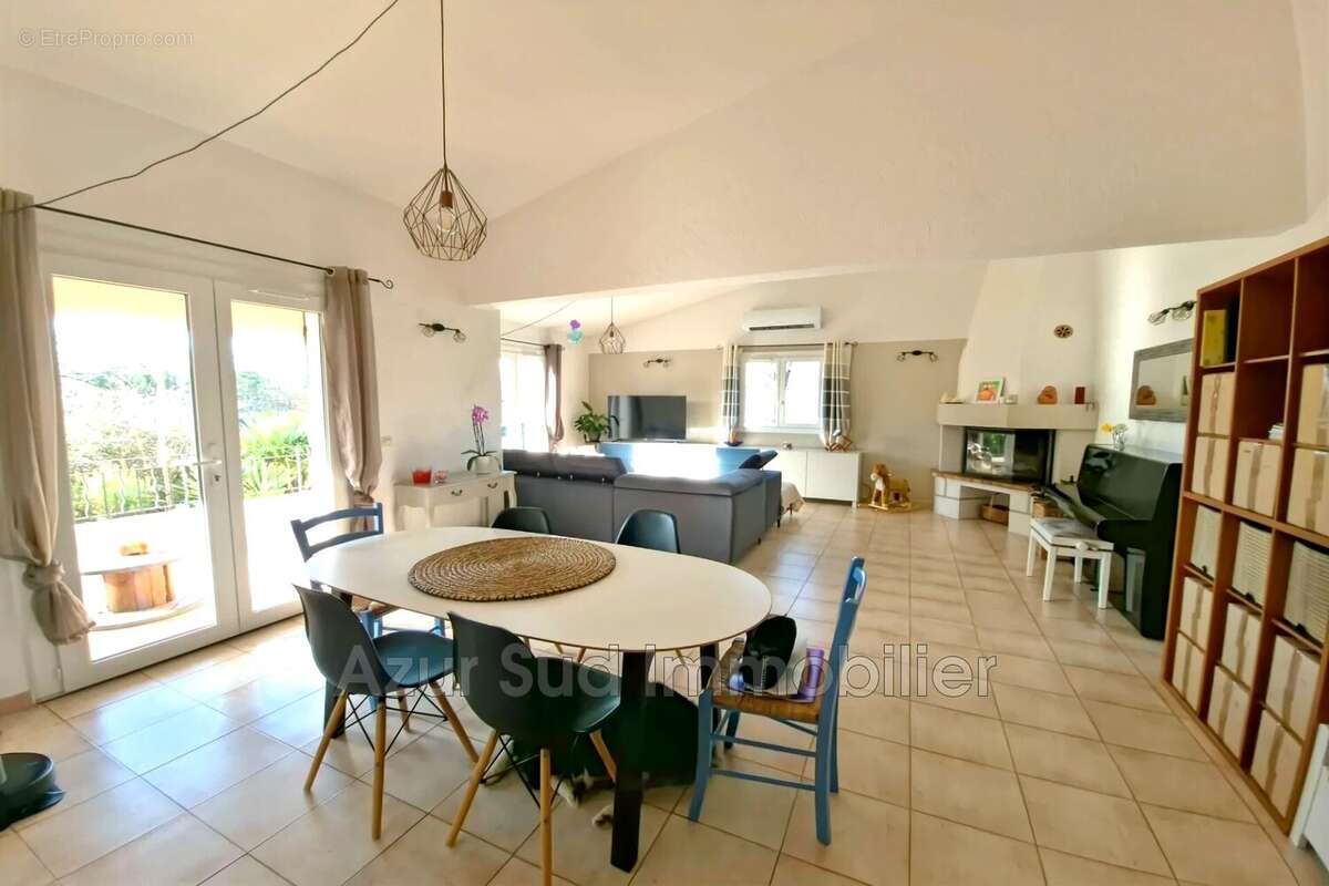 Maison à SAINT-CEZAIRE-SUR-SIAGNE