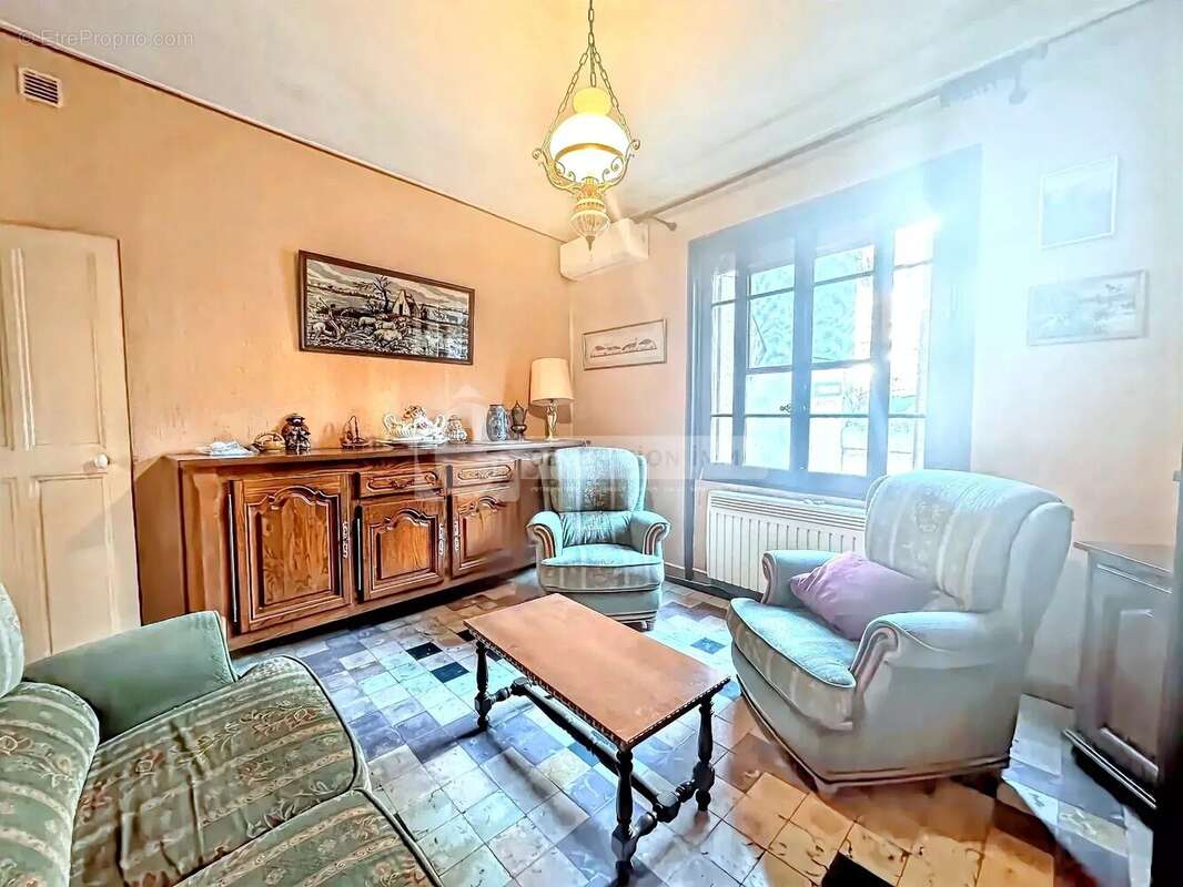 Maison à FONTVIEILLE