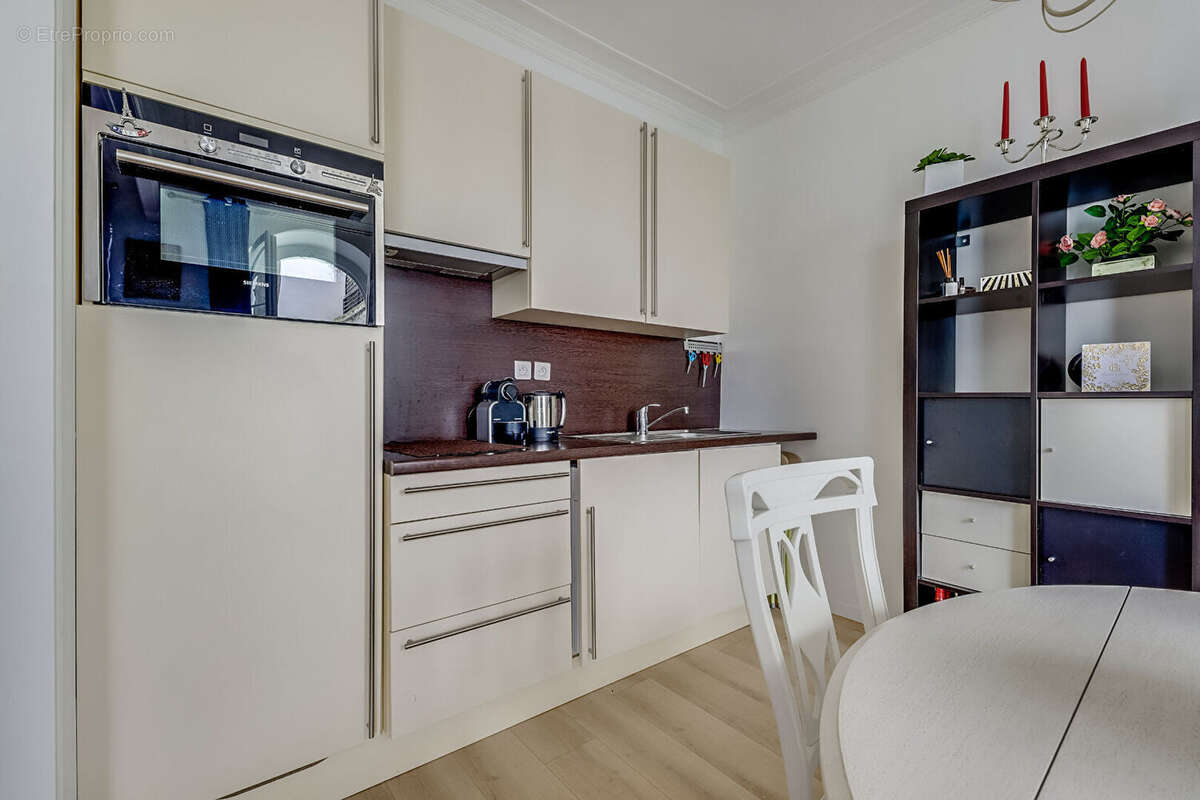 Appartement à PARIS-17E