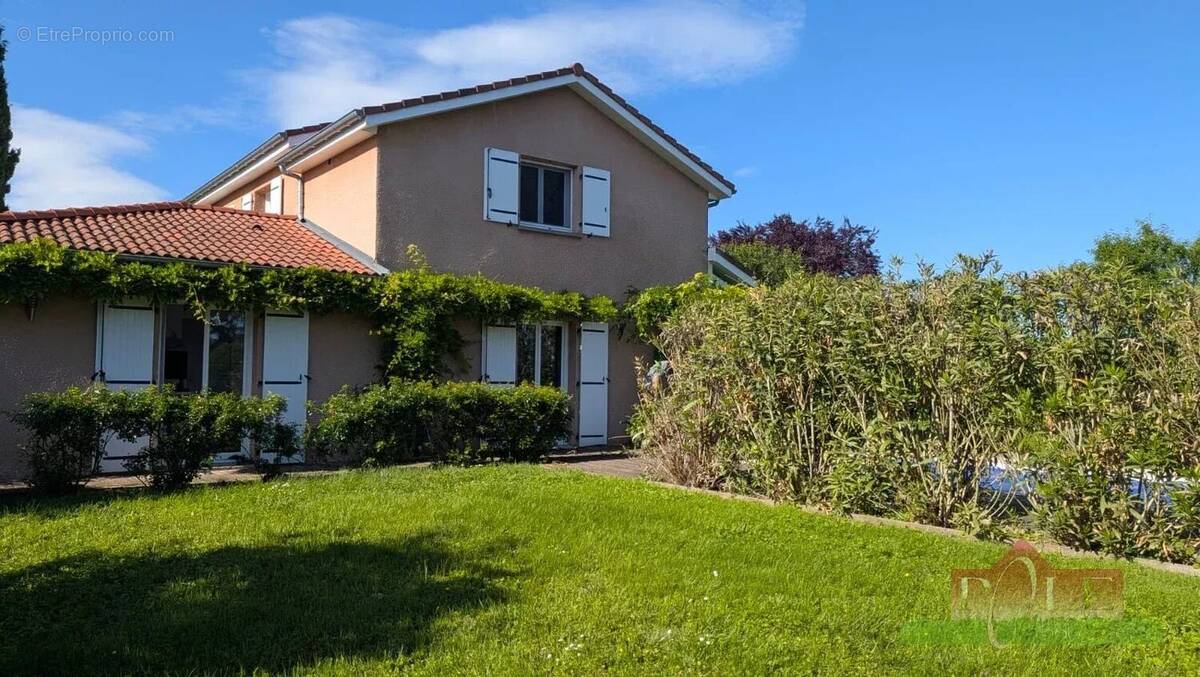 Maison à CHUZELLES