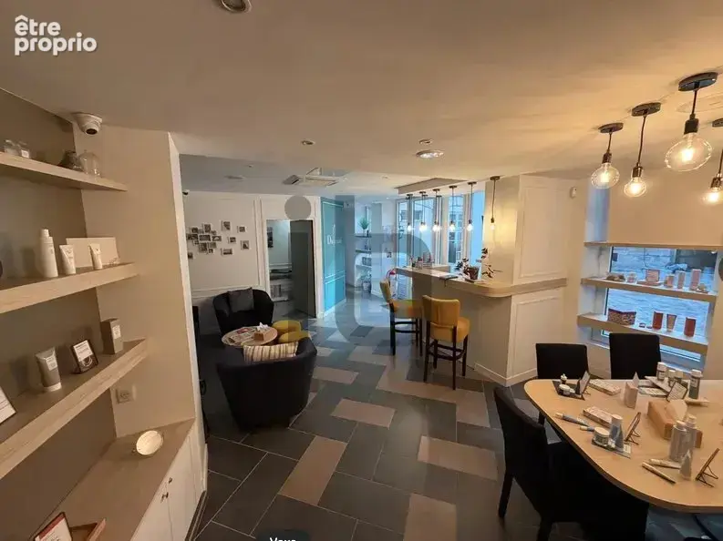 À céder, boutique sur cour située dans un secteur recherché du 9 - photo 4