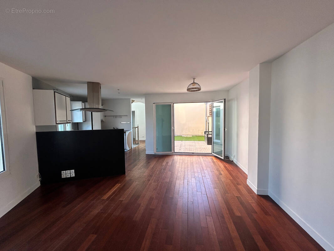 Maison à LINAS