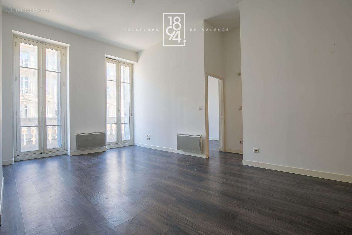 Appartement à MARSEILLE-2E