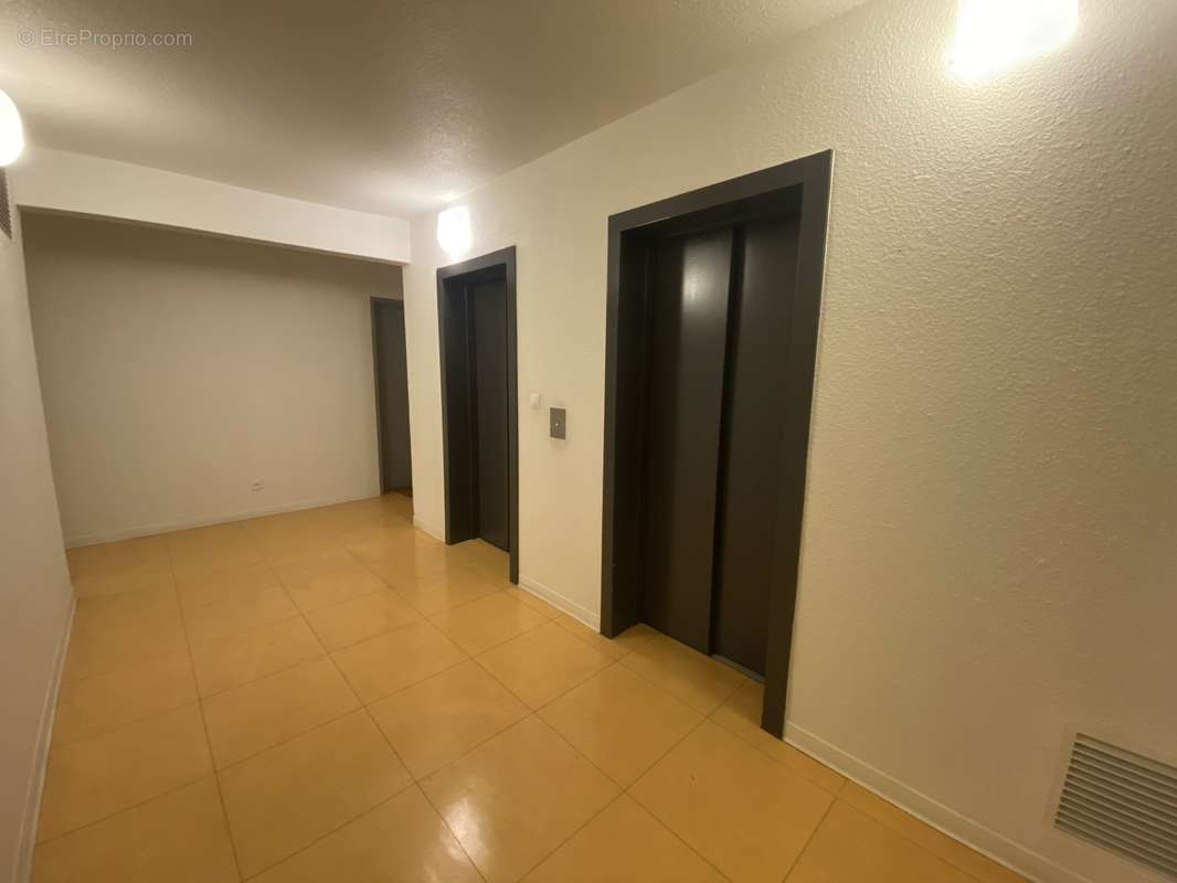 Mérignac Capeyron A vendre T2  balcon stationnement et cellier - photo 3