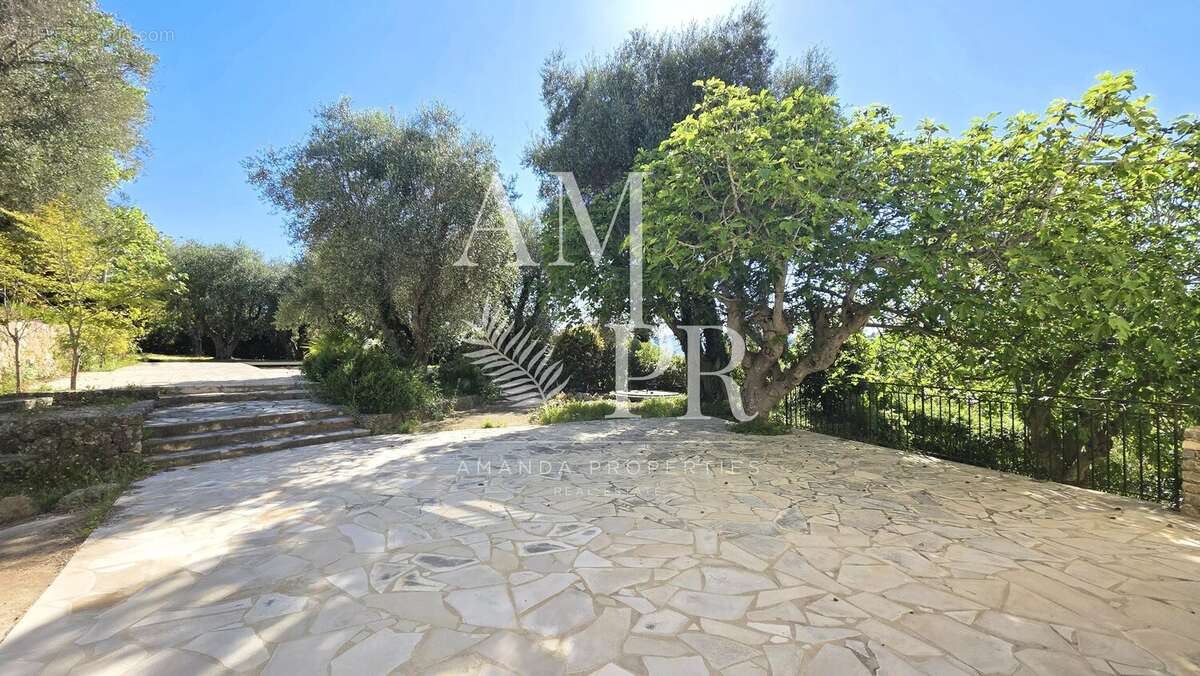 Maison à MOUGINS