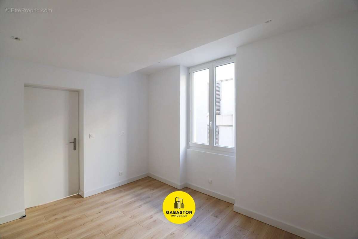 Appartement à MARSEILLE-1E