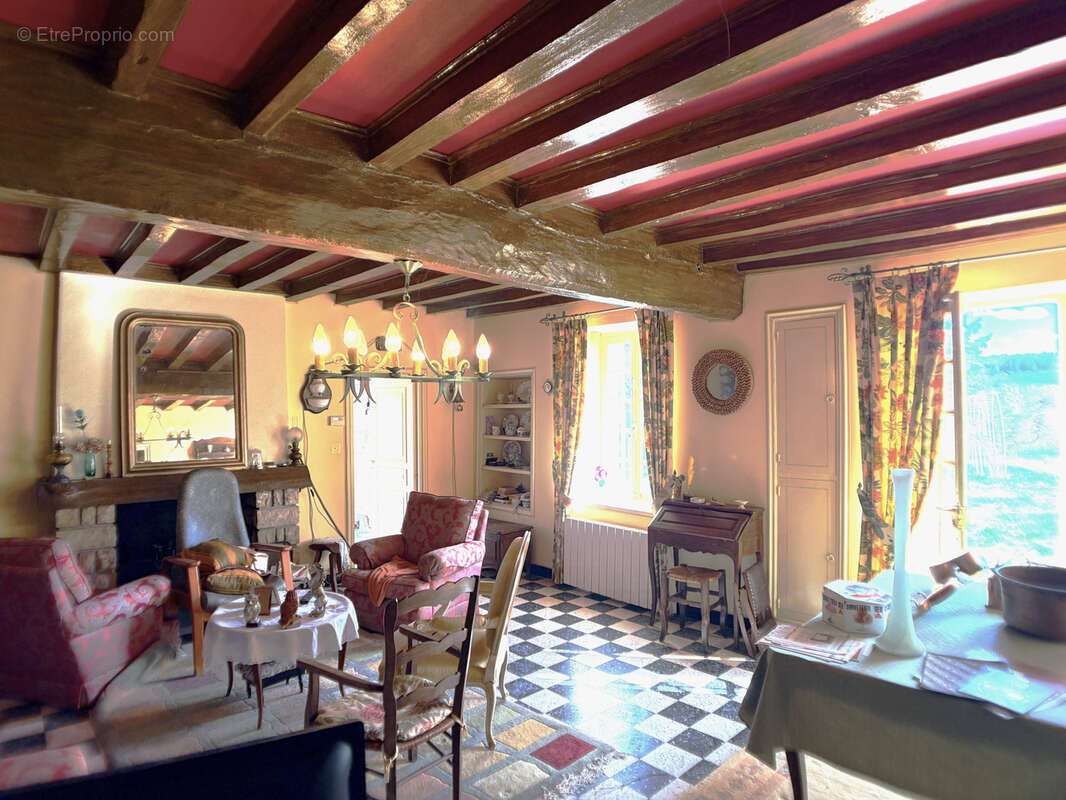 Maison à BELLENAVES