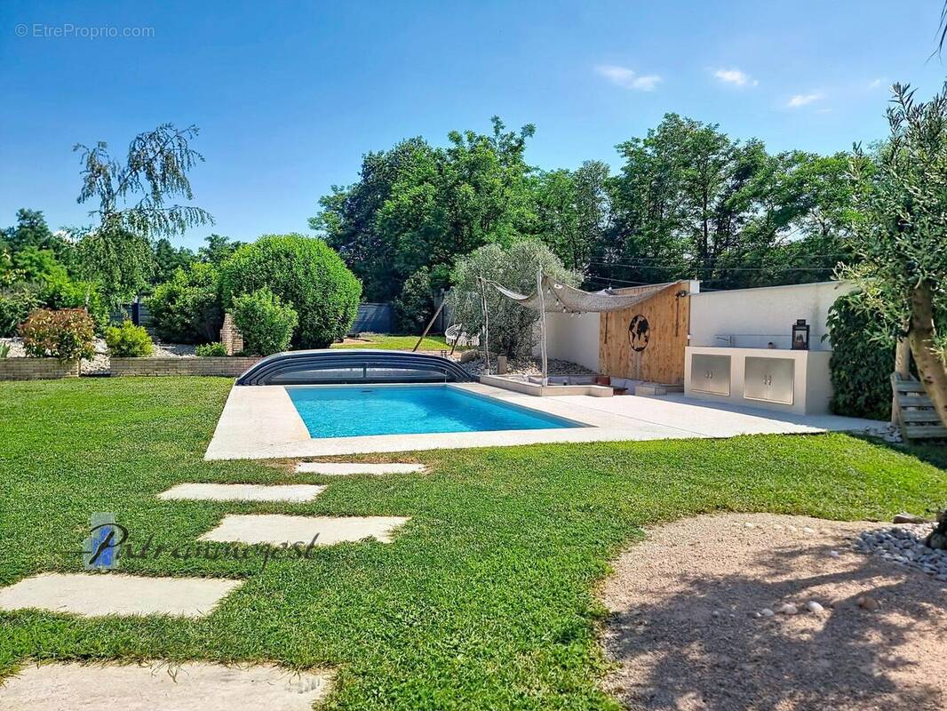Piscine - Maison à MIZERIEUX