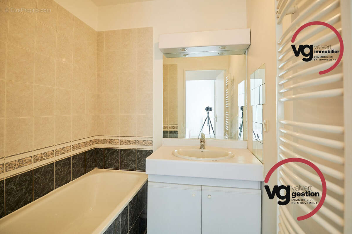 Appartement 70 m² à Decines-Charpieu  - photo 8