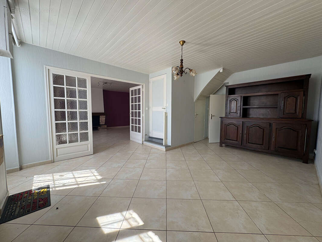 AIZENAY, maison 5 chambres et grandes dépendances sur 2 535 m2 de terrain - photo 3