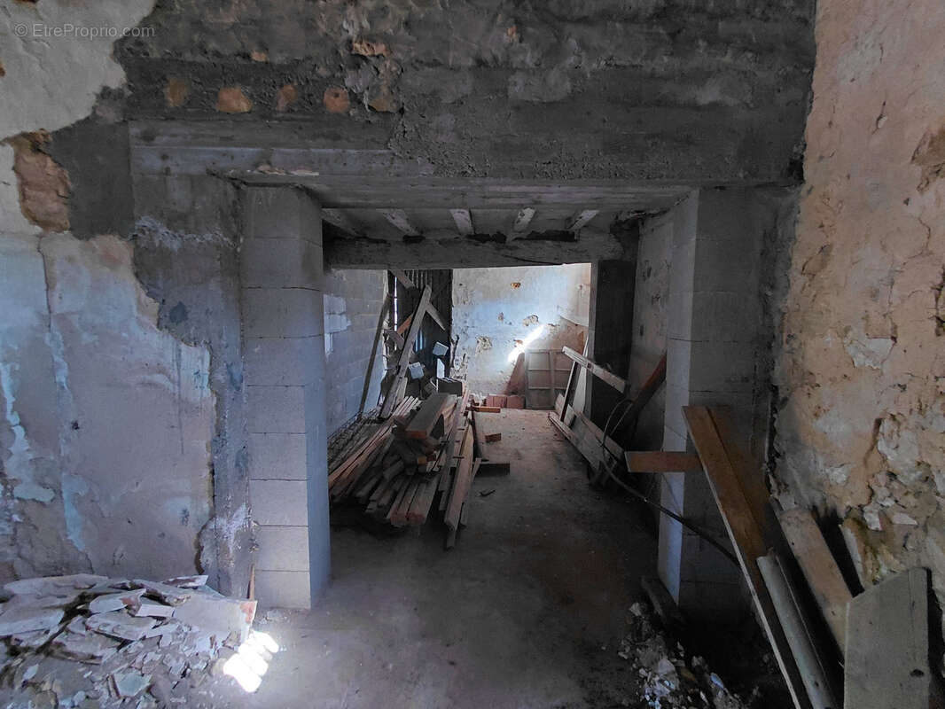 Maison à rénover située entre La Flèche et Baugé... - photo 3