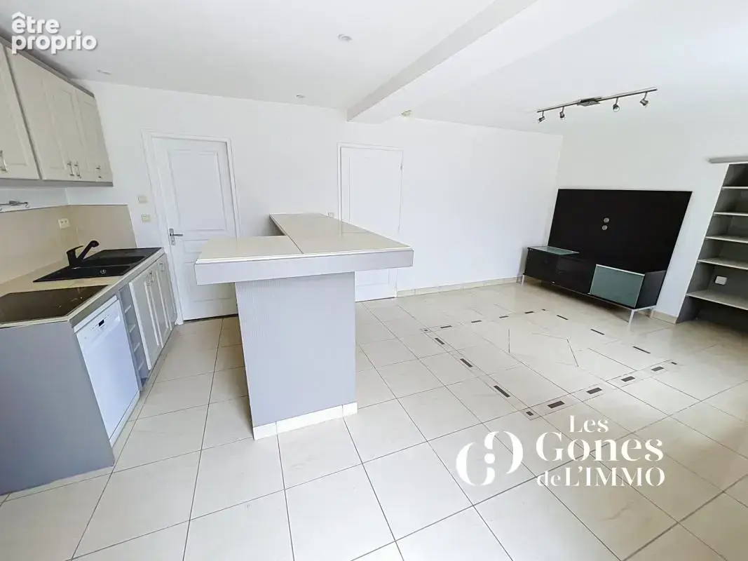 Appartement à GREZIEU-LA-VARENNE