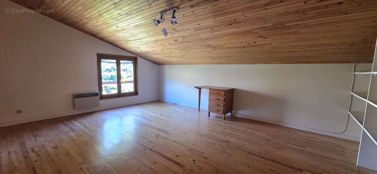 Maison familiale avec 6 chambres et grand terrain - photo 17