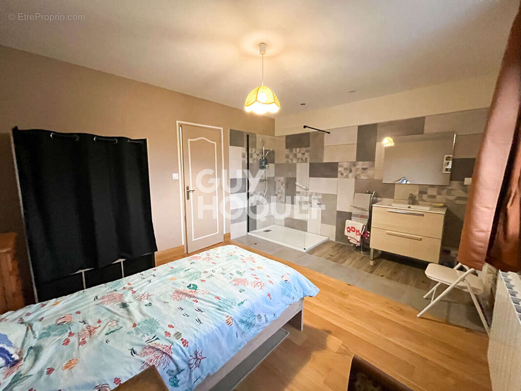 Maison à CONDE-SUR-NOIREAU