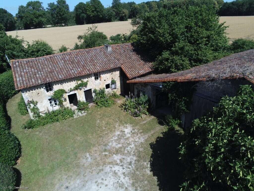 Maison à CHAMPAGNE-MOUTON