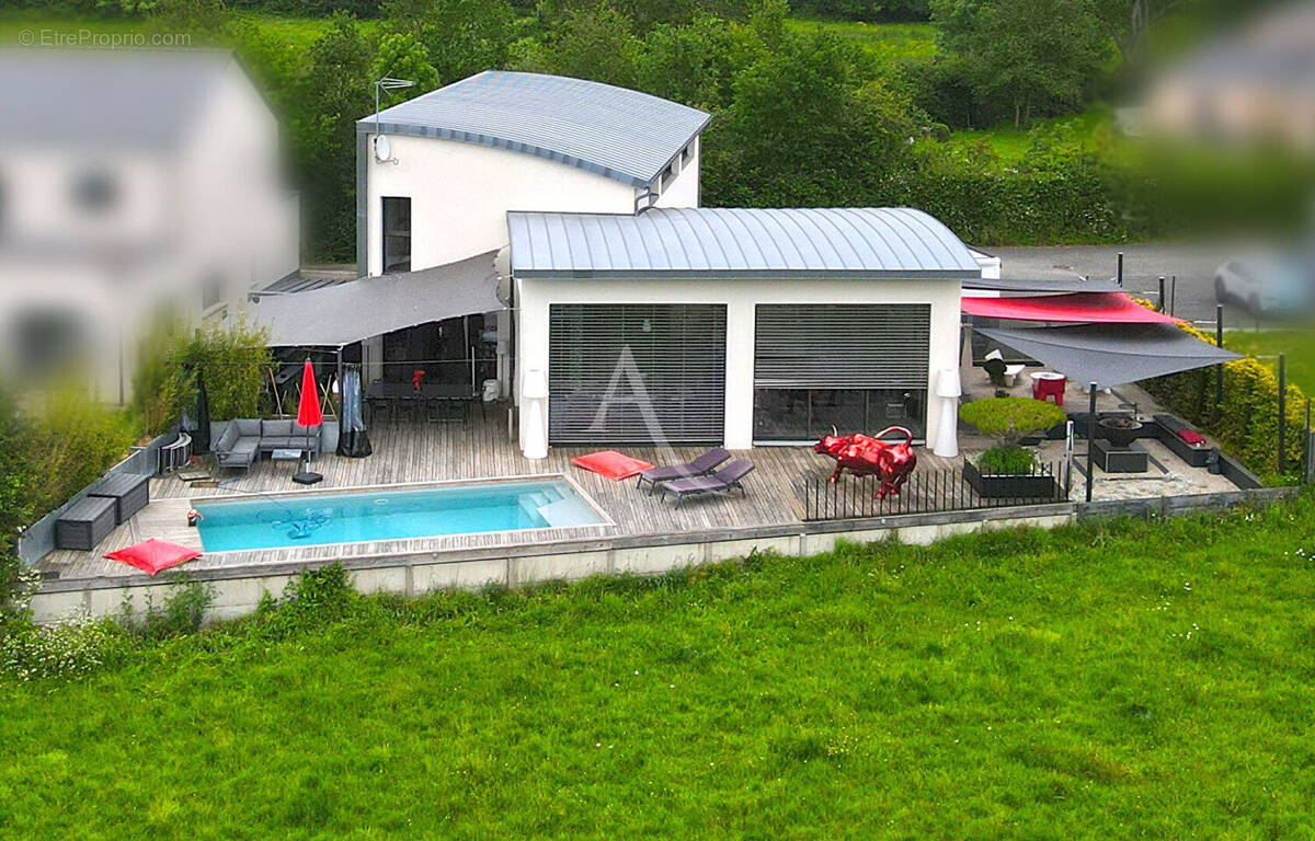 Maison à SAINT-ETIENNE-DE-MONTLUC