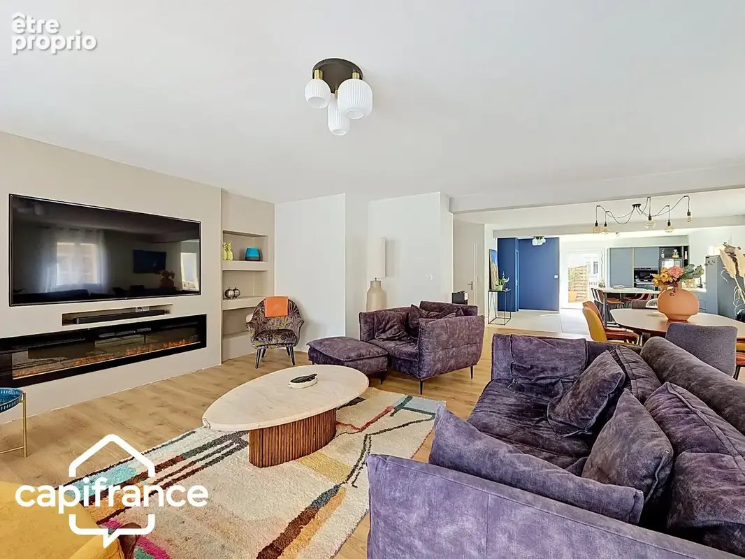 THOUARS Place Lavault- Appartement de 200 m2 -climatisation réversible- 5 chambres -Ascenseur privatif - photo 3