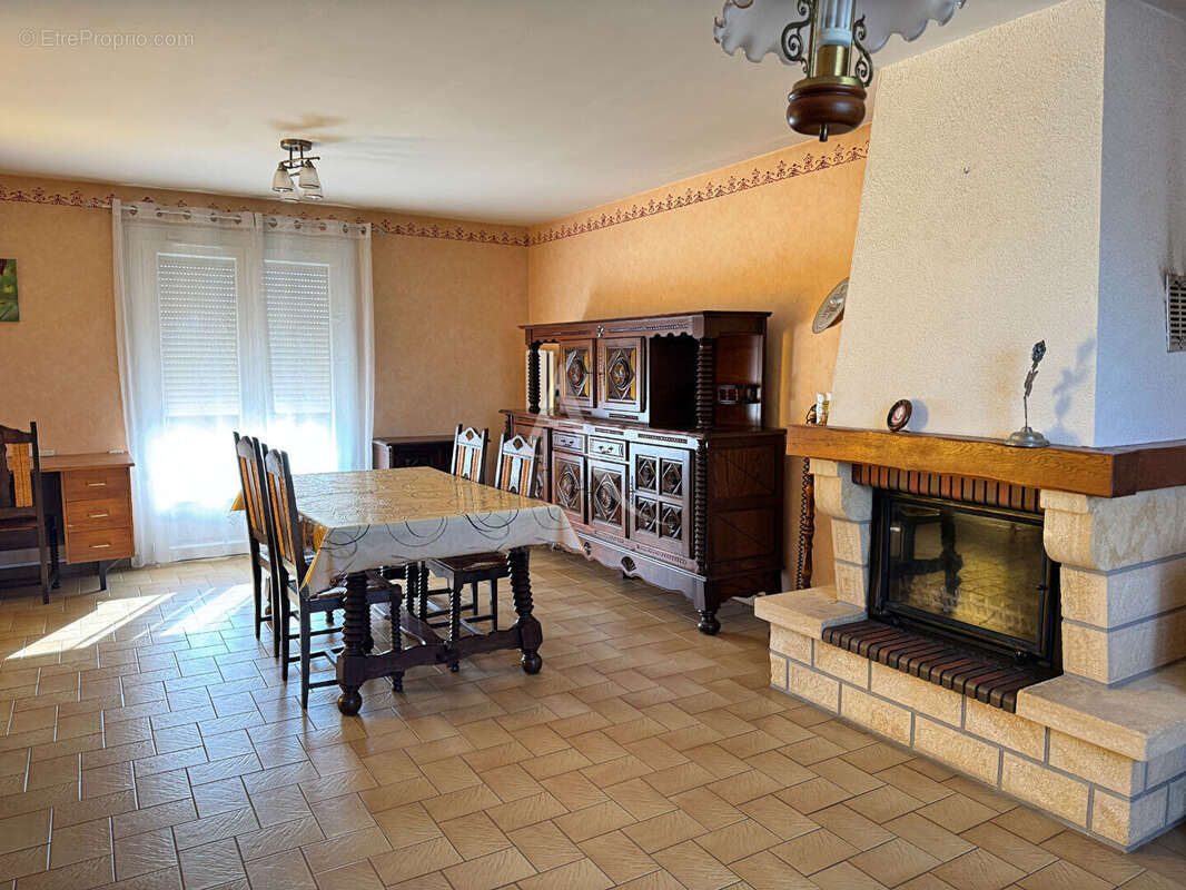 Maison à MOUZEUIL-SAINT-MARTIN
