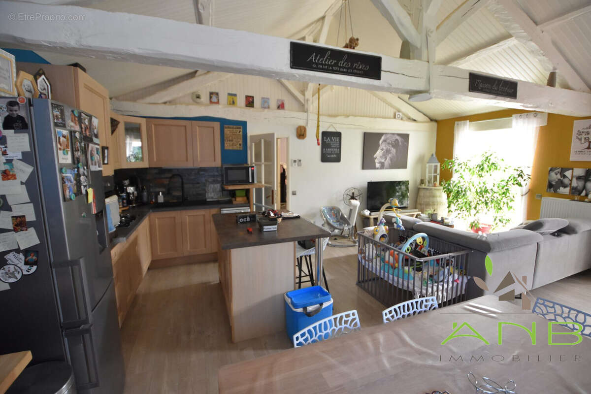 Maison 69 m² à Souffrignac  - photo 8