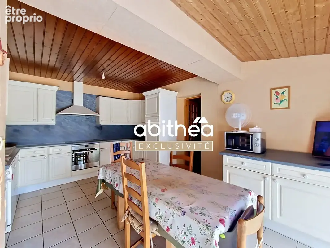 Rare  ideal artisan  350m2 de hangar  143m2 hab a rafraichir  6000m2 de terrain clos - photo 7