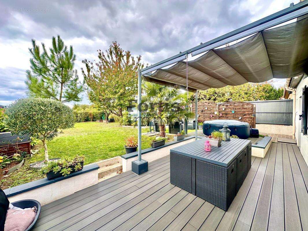 Maison à OLLAINVILLE