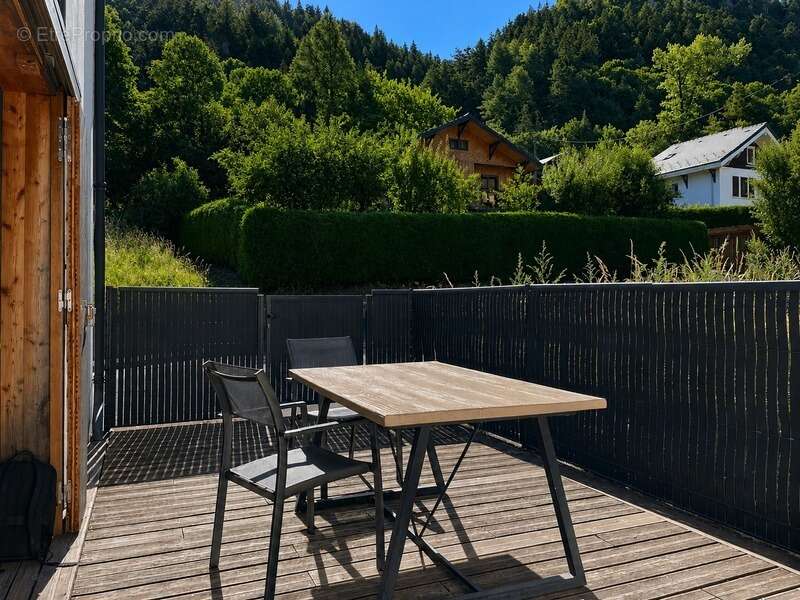 Maison récente 70 m² — Le Mont-Dore (Massif du Sancy) — 2 chambres — terrasse (22  m²)— grand garage (44 m²) - photo 2