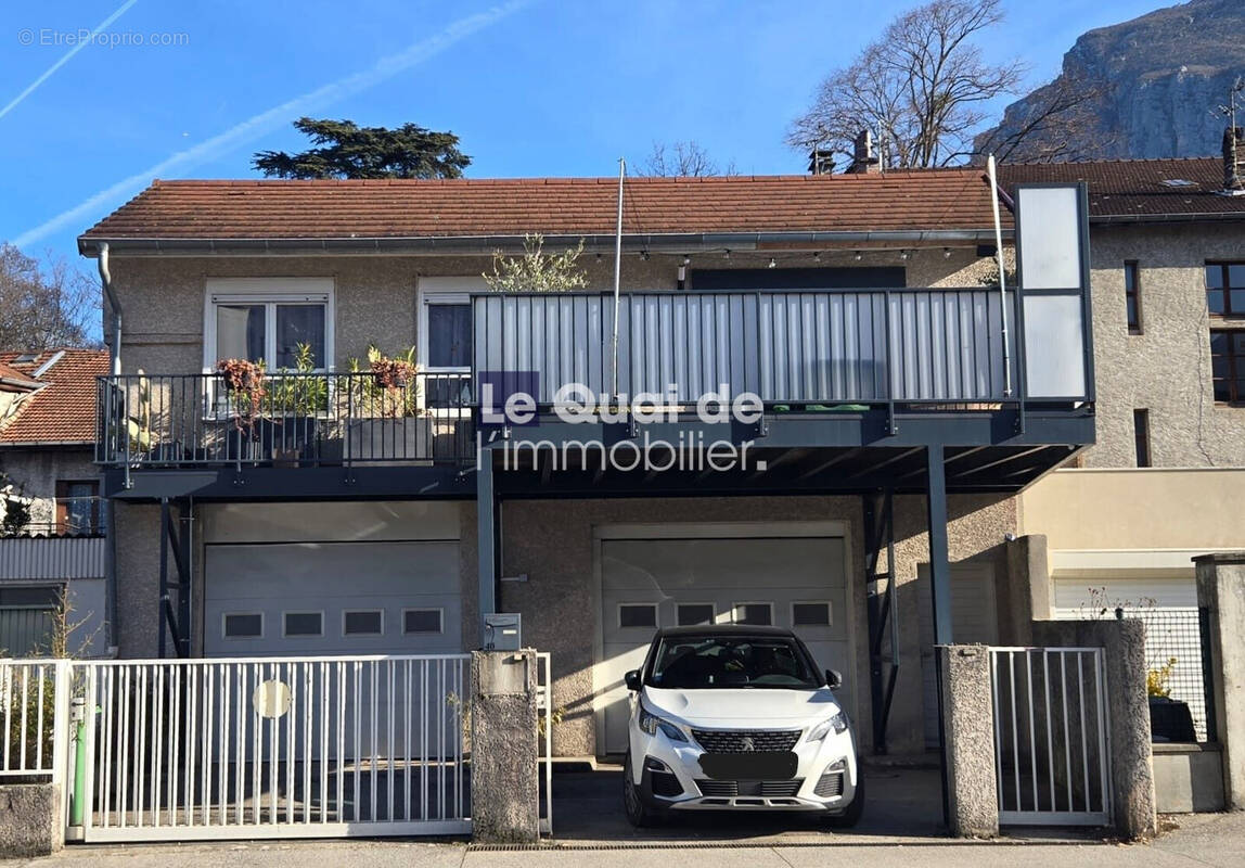 Maison à SAINT-EGREVE