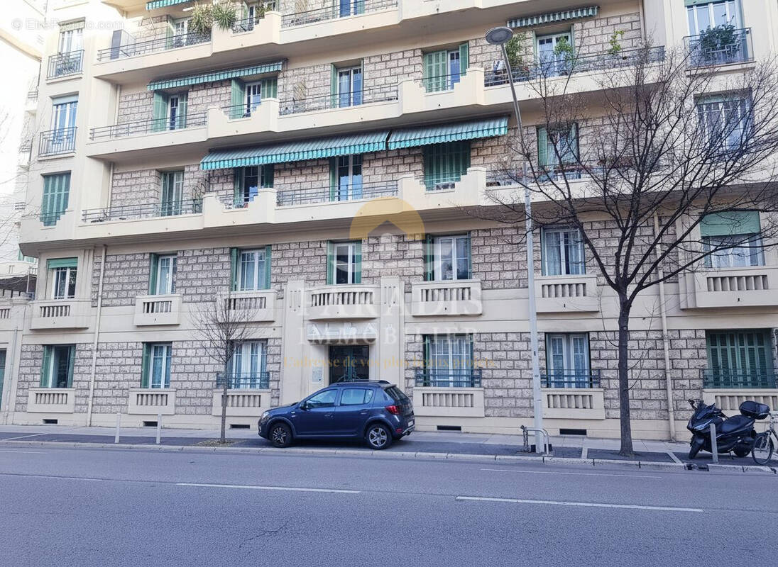 Façade immeuble - Appartement à NICE