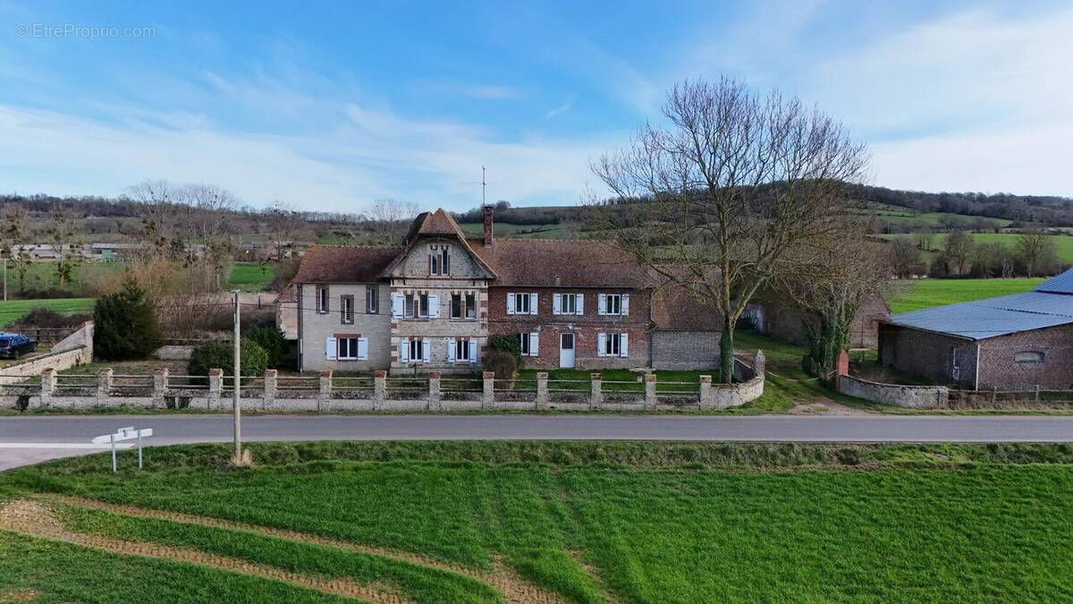 Maison à LES MOUTIERS-EN-AUGE