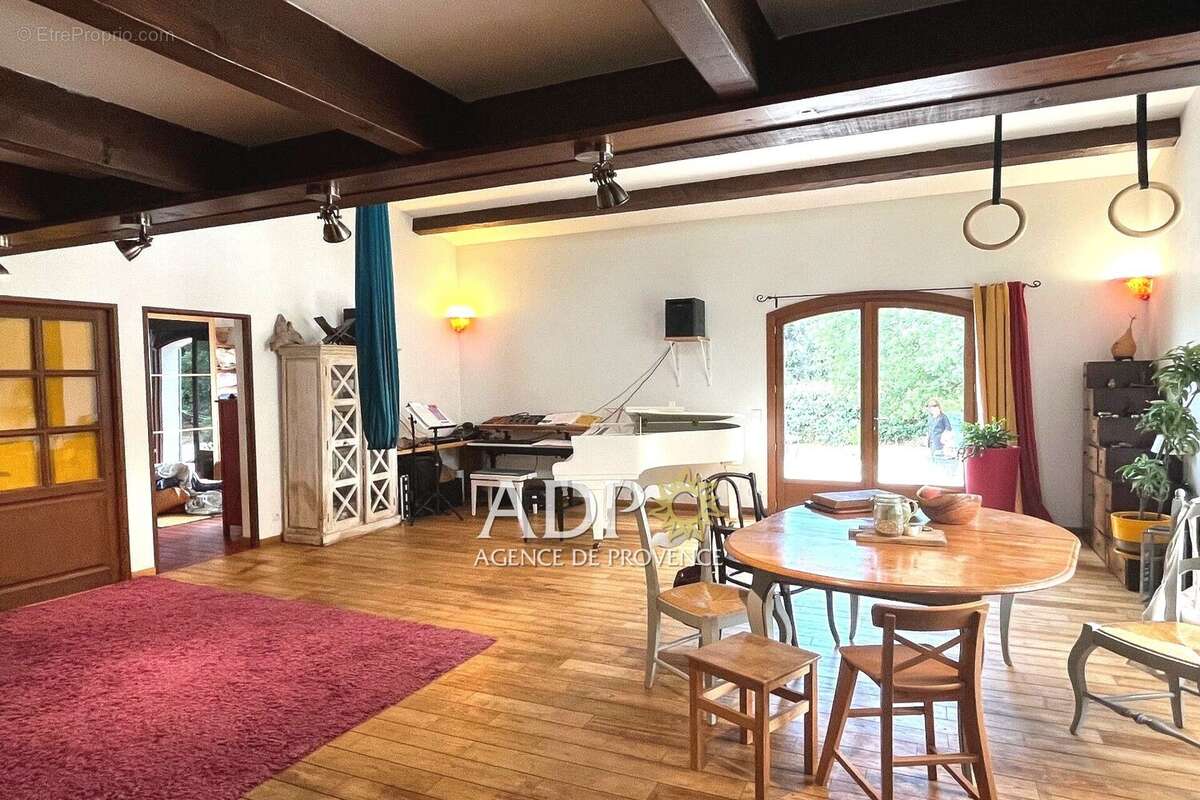 Maison à SAINT-CEZAIRE-SUR-SIAGNE