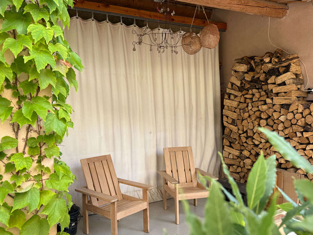 Maison à LA ROQUE-D&#039;ANTHERON