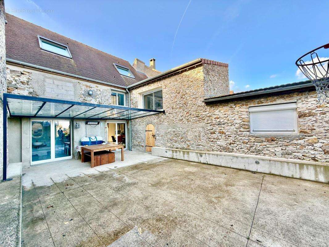 Maison à LE CHATELET-EN-BRIE