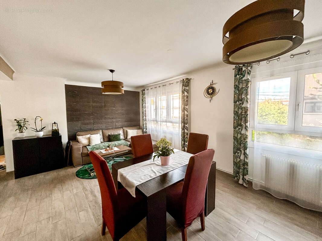 Appartement à SARTROUVILLE