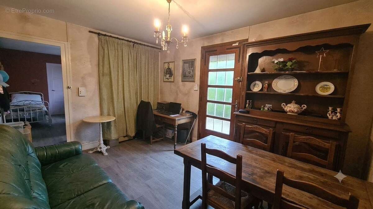 Maison familiale avec beau potentiel – 108 m² habitables – 4 à 5 chambres possibles – Garage – Terrain clos de 396 m² - photo 20