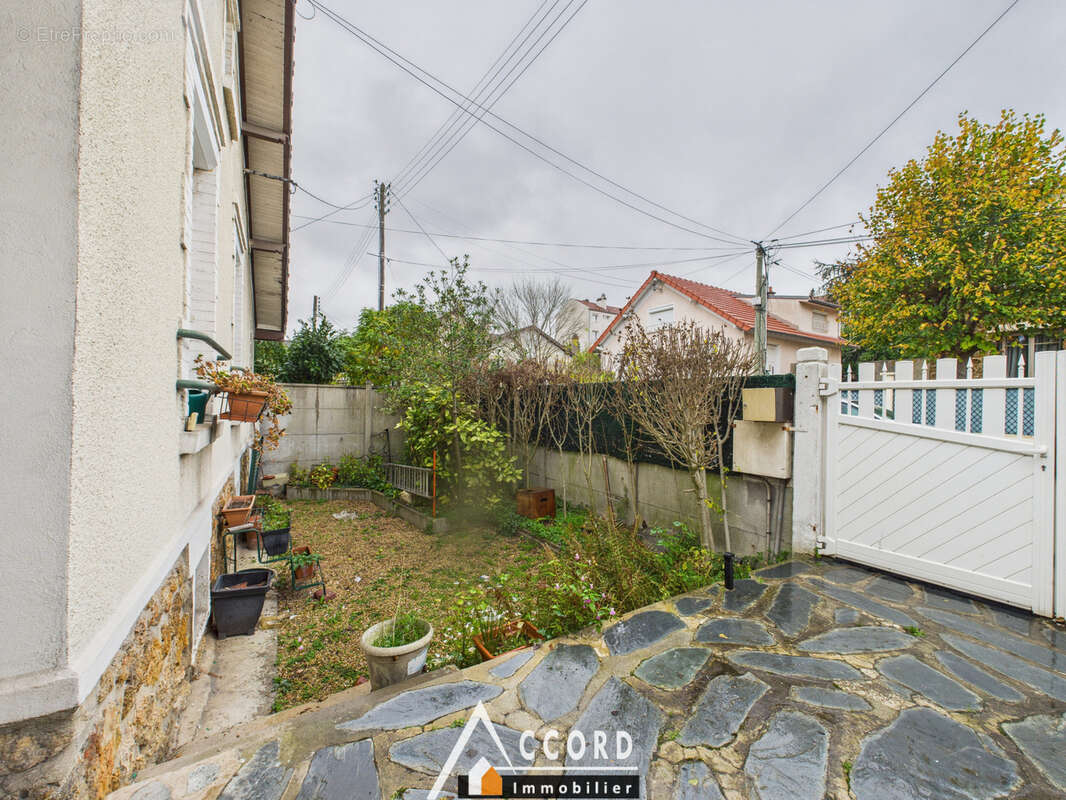 Maison à SARTROUVILLE