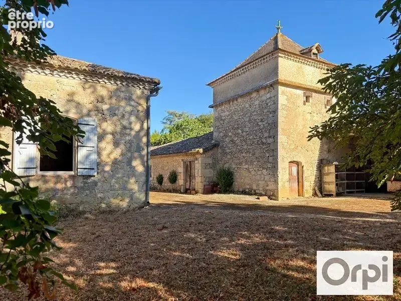 Superbe propriété XIXème de plus de 320 m² habitable à rénover avec ses dépendances et terrain autour - photo 5