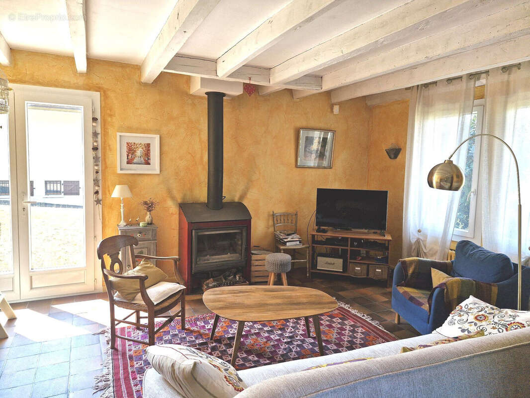 Maison 179 m² à Sales  - photo 2