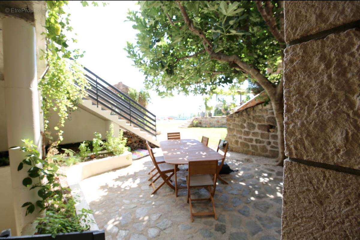 Maison à LES SALELLES