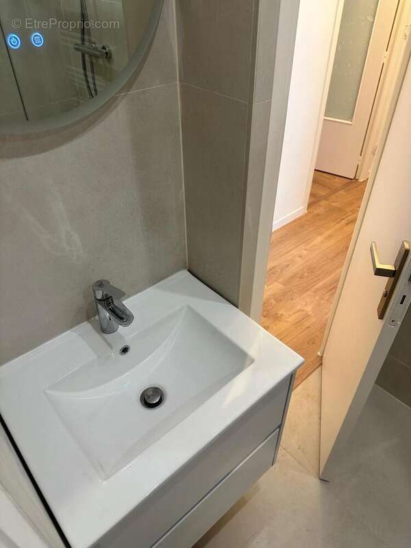 Salle de douche - Appartement à NICE