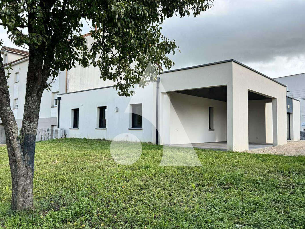 Maison à NEUFCHATEAU