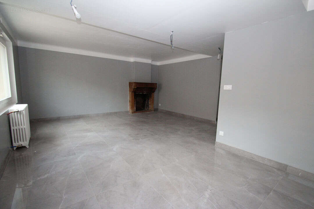 Maison à LUCENAY-LES-AIX