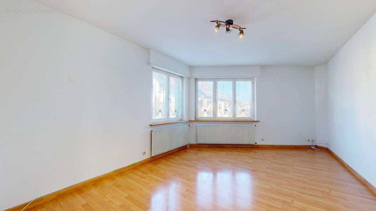 Maison à VILLAGE-NEUF